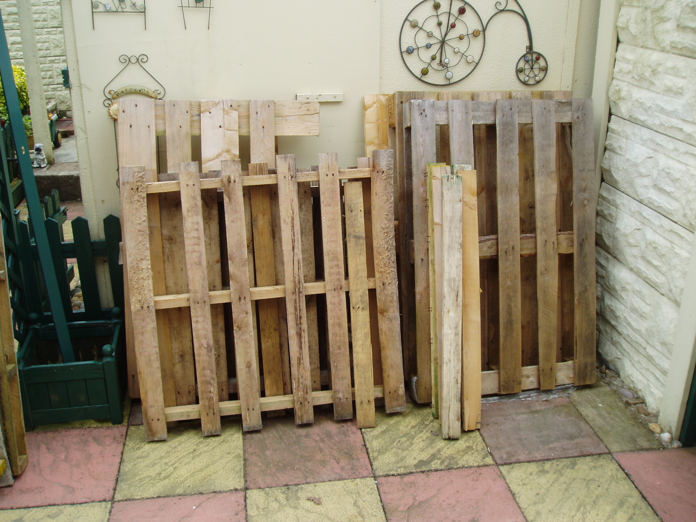 Attached picture free pallets.JPG